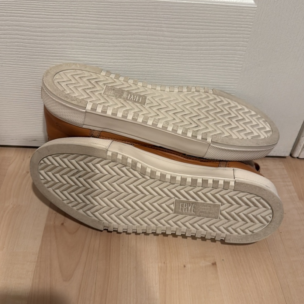 Frye Gia Lug Trail Sneaker Shoe in Beige Multi Leather And Canvas - Women’s 9 - Picture 7 of 8
